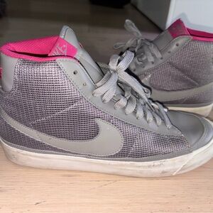 NIKE  Blazer Mid men’s  – Metallic Mesh / Grid Pack